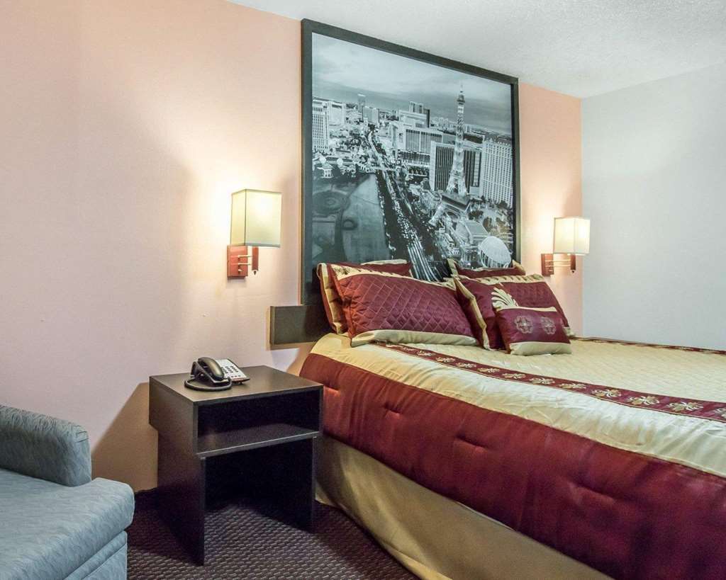 Rodeway Inn & Suites Брукгейвен Номер фото