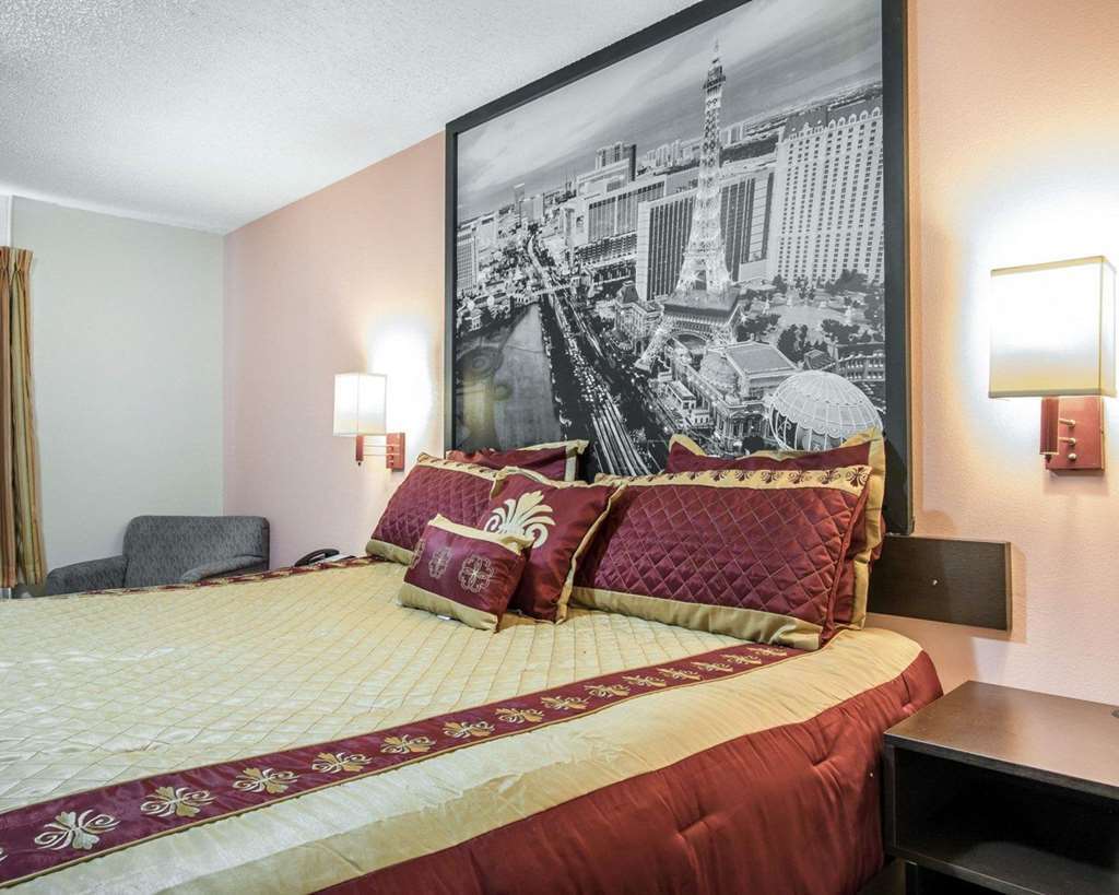Rodeway Inn & Suites Брукгейвен Номер фото