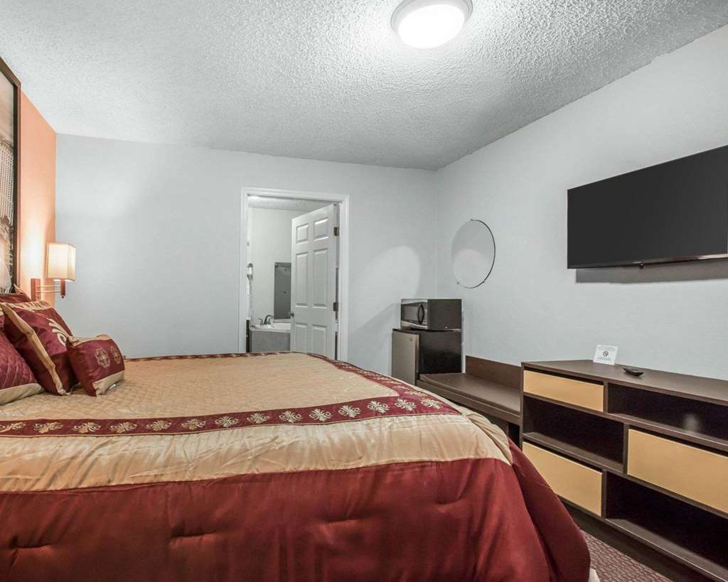Rodeway Inn & Suites Брукгейвен Номер фото