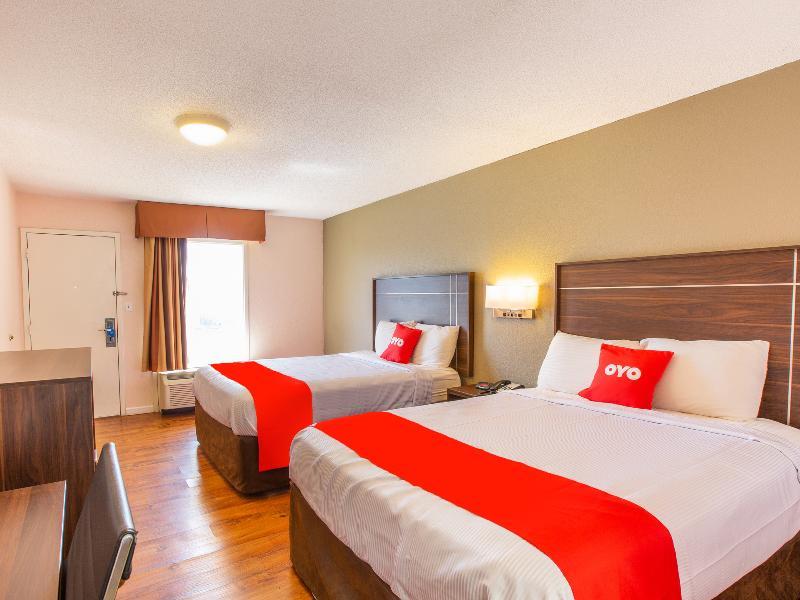 Rodeway Inn & Suites Брукгейвен Екстер'єр фото